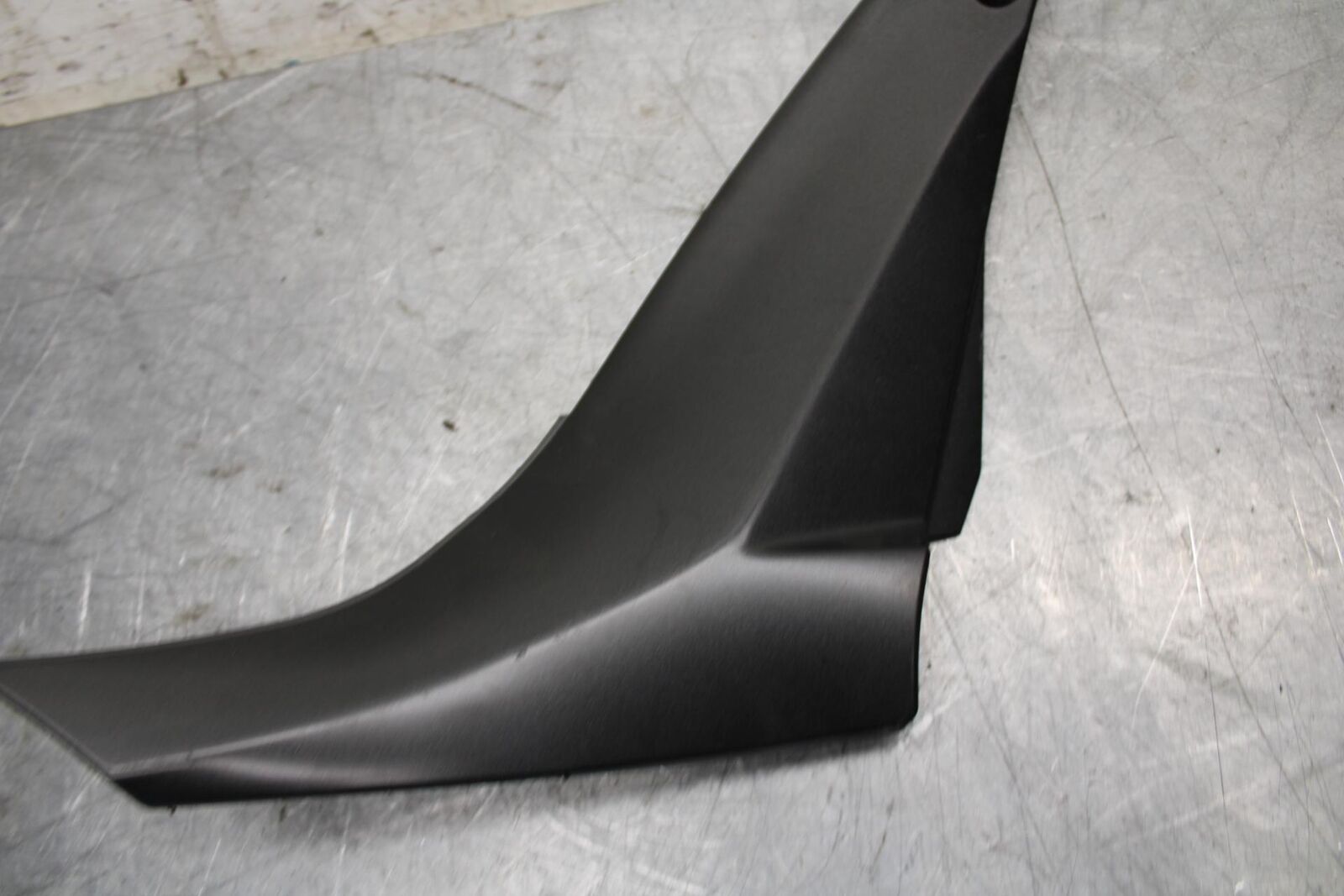 2008 Kawasaki Ninja ZX10R  RIGHT FRONT SIDE SEAT SADDLE PANEL TRIM COWL BB524