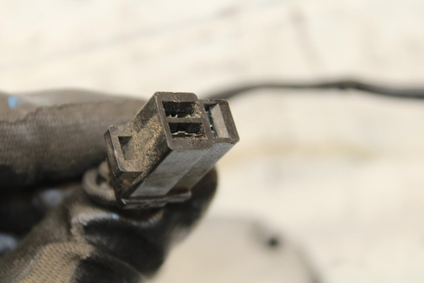 00-01 KAWASAKI ZZR600 STATOR MAGNETO ALTERNATOR GENERATOR COVER BB568