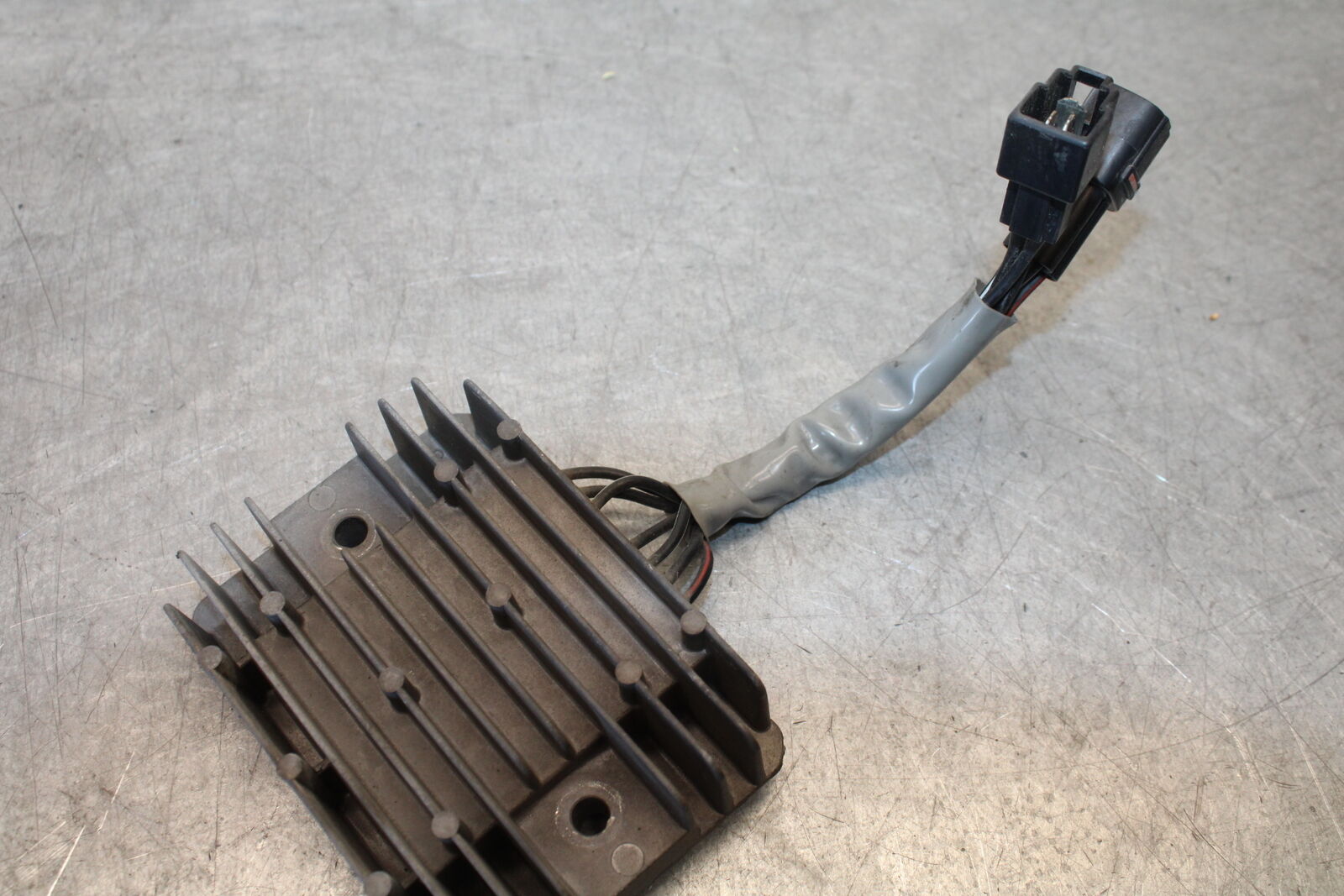 05-06 SUZUKI GSXR1000 RECTIFIER VOLTAGE REGULATOR 32800-41F11 BB663