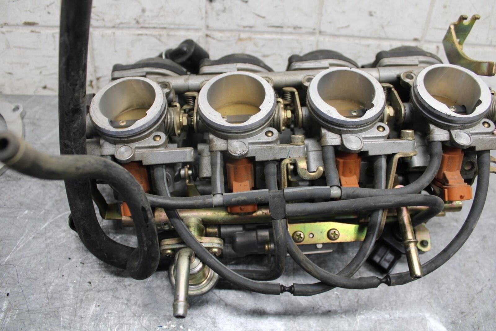2003 Yamaha YZF R6 MAIN FUEL INJECTORS / THROTTLE BODIES 5SL-13750-00-00 BB539