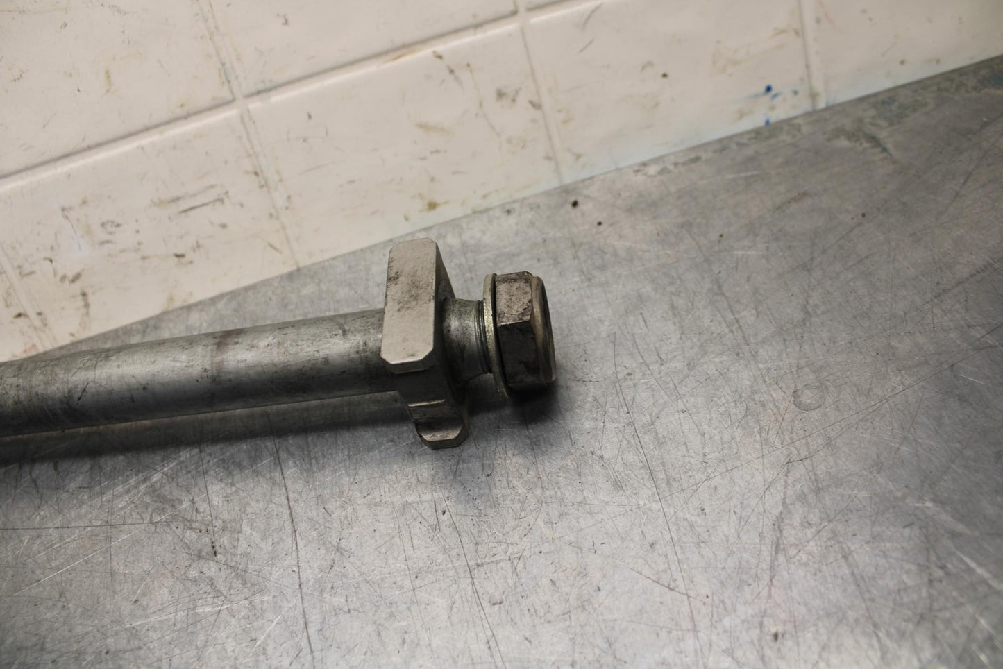 06-07 HONDA CBR1000RR REAR AXLE  WHEEL RIM PIVOT BOLT AXEL 42301-MEL-000  BB75