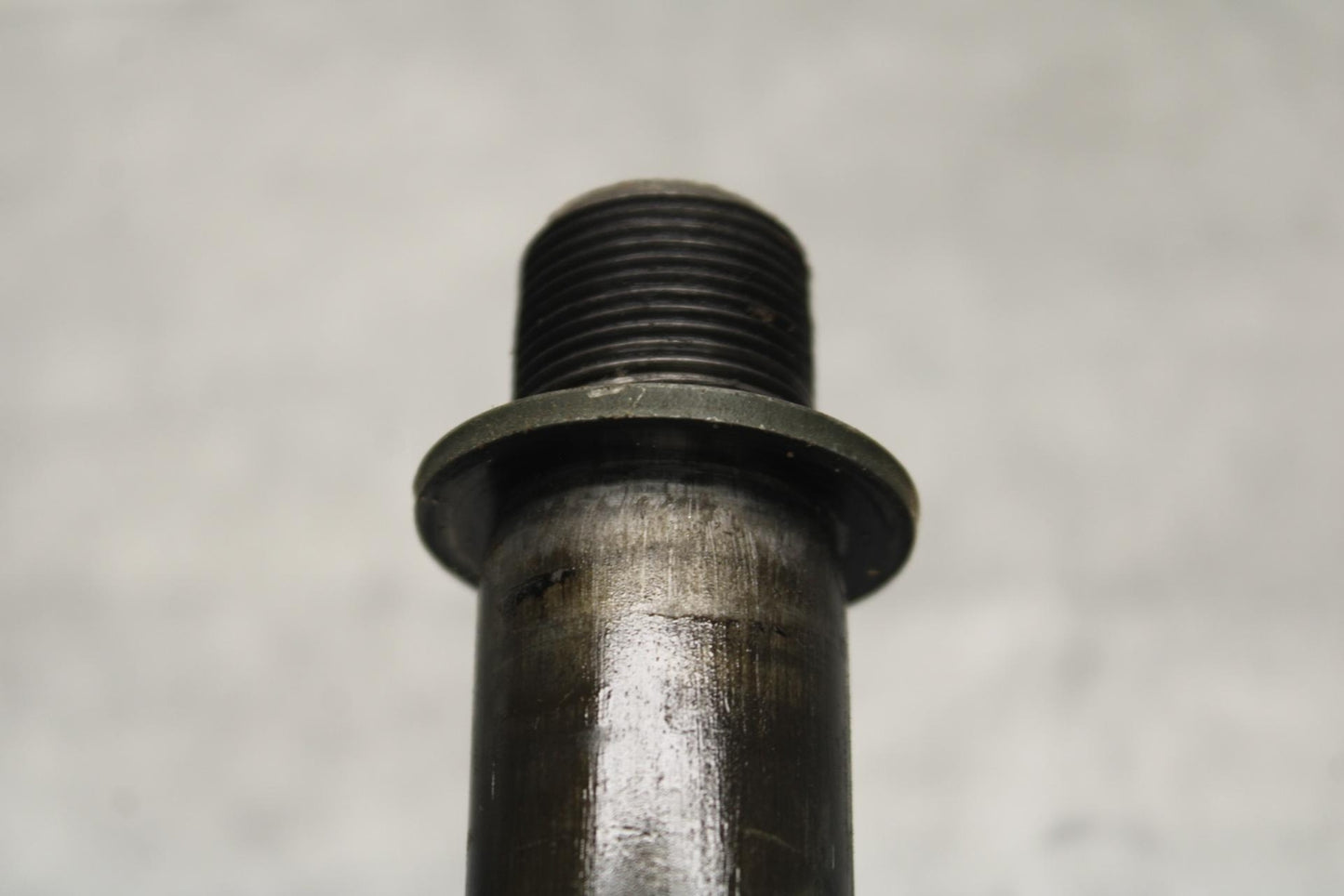 05 YAMAHA YZF R6S REAR AXLE BACK WHEEL RIM PIVOT BOLT AXEL BB600