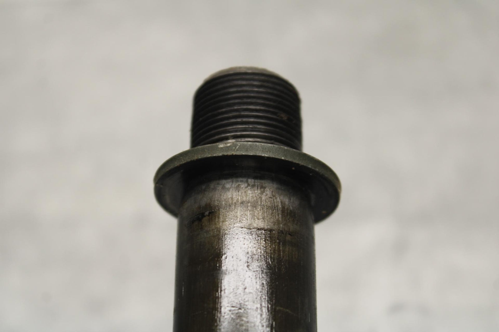05 YAMAHA YZF R6S REAR AXLE BACK WHEEL RIM PIVOT BOLT AXEL BB600