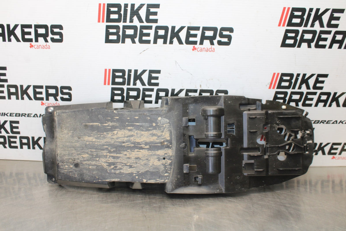 20 TRIUMPH STREET TRIPLE 765 REAR BACK TAIL UNDERTAIL BATTERY TRAY PLASTIC BB864