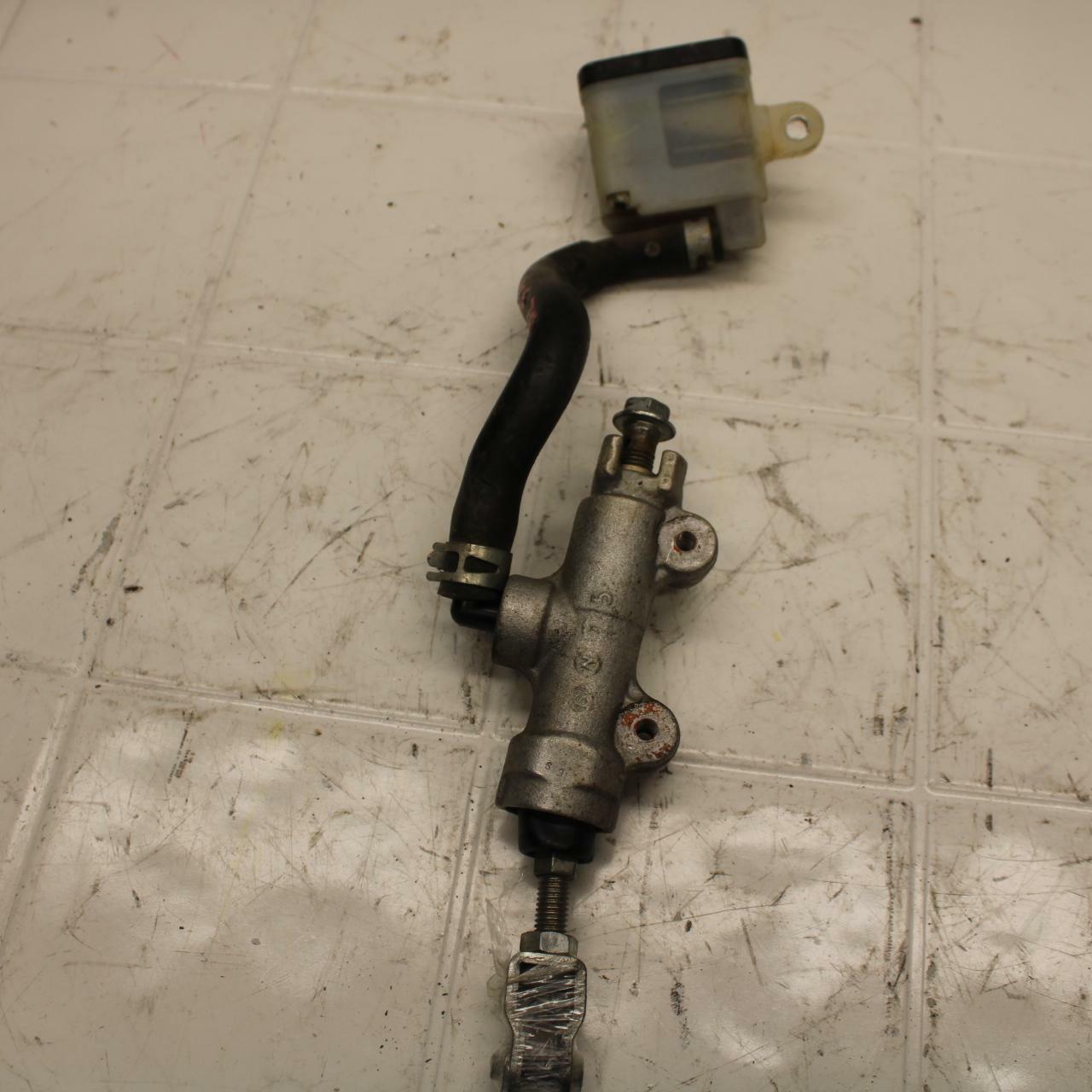 06-07 SUZUKI GSXR750 REAR BACK BRAKE MASTER CYLINDER W RESERVOIR BB300 B