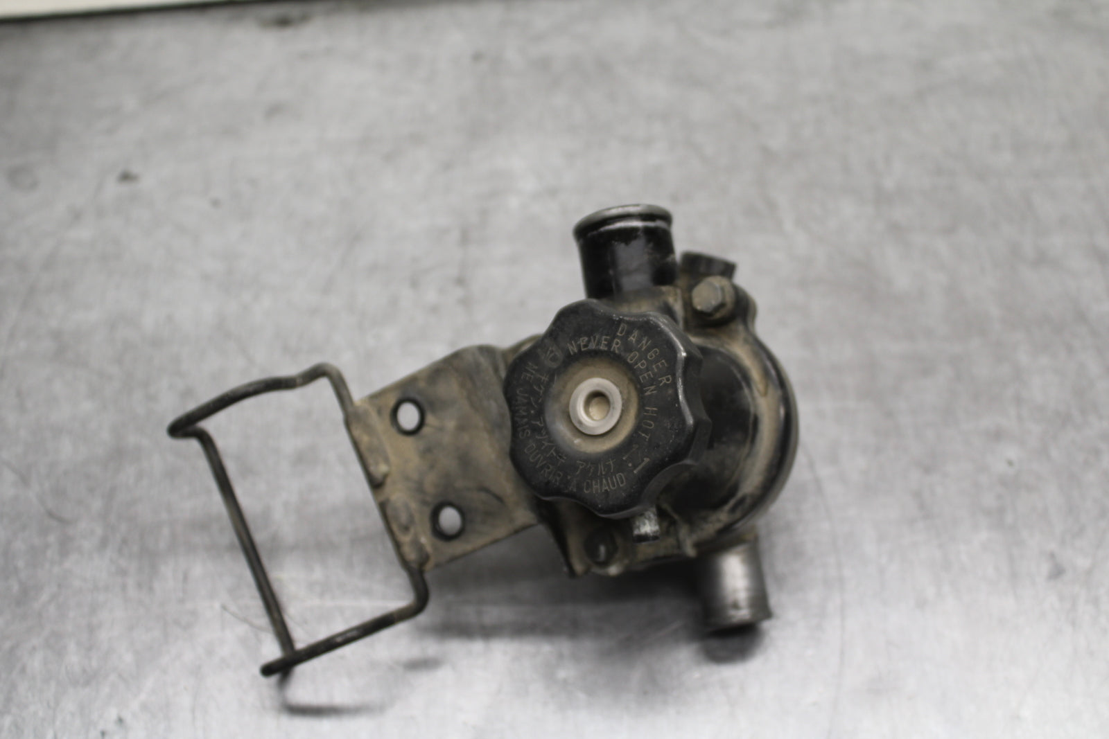 03-08 KAWASAKI VULCAN 1600 THERMOSTAT W HOUSING ASSEMBLY BB754