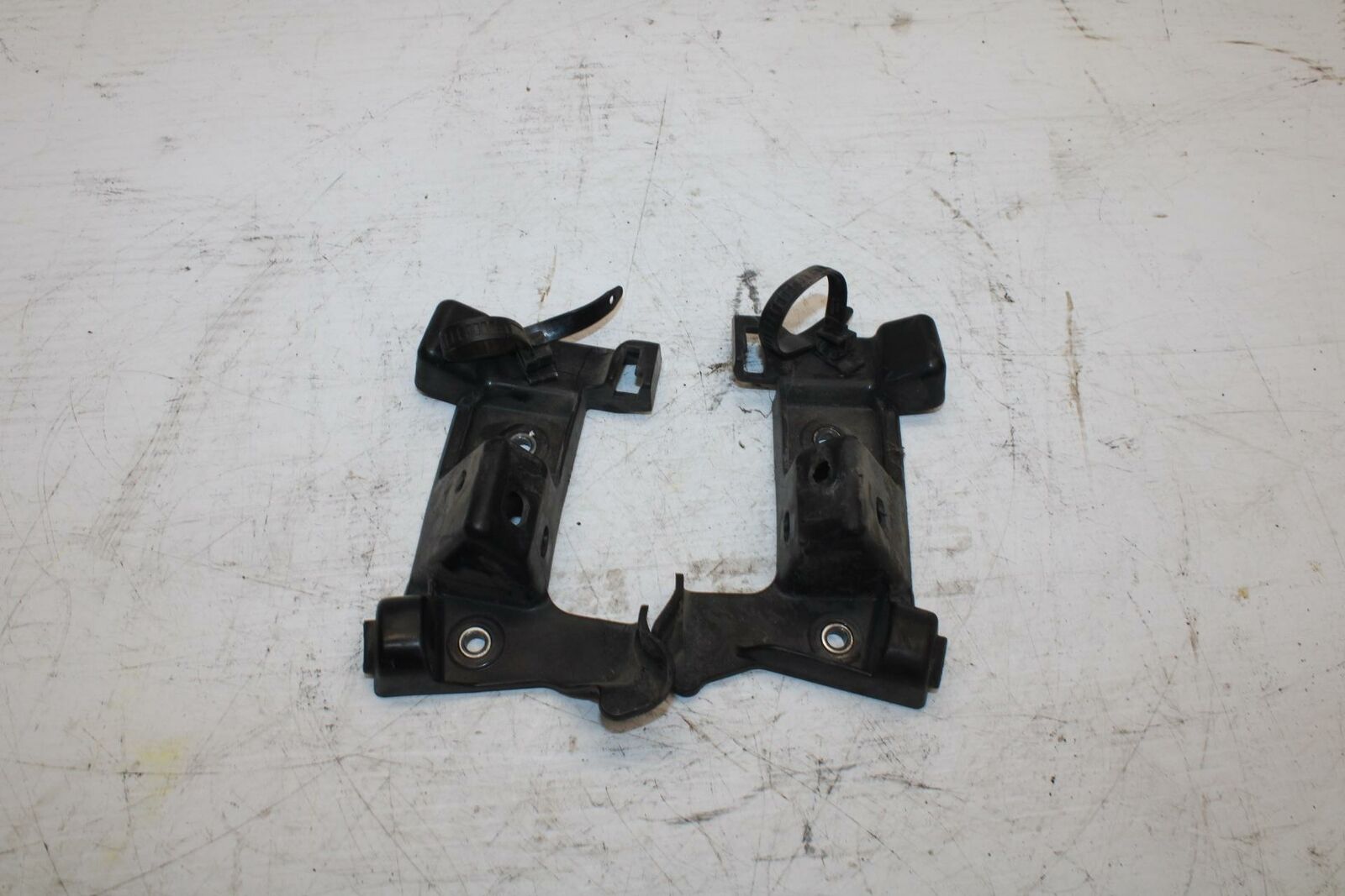 07 YAMAHA YZF R6 2c0 LEFT MID UPPER SIDE FAIRING BRACKET BB284