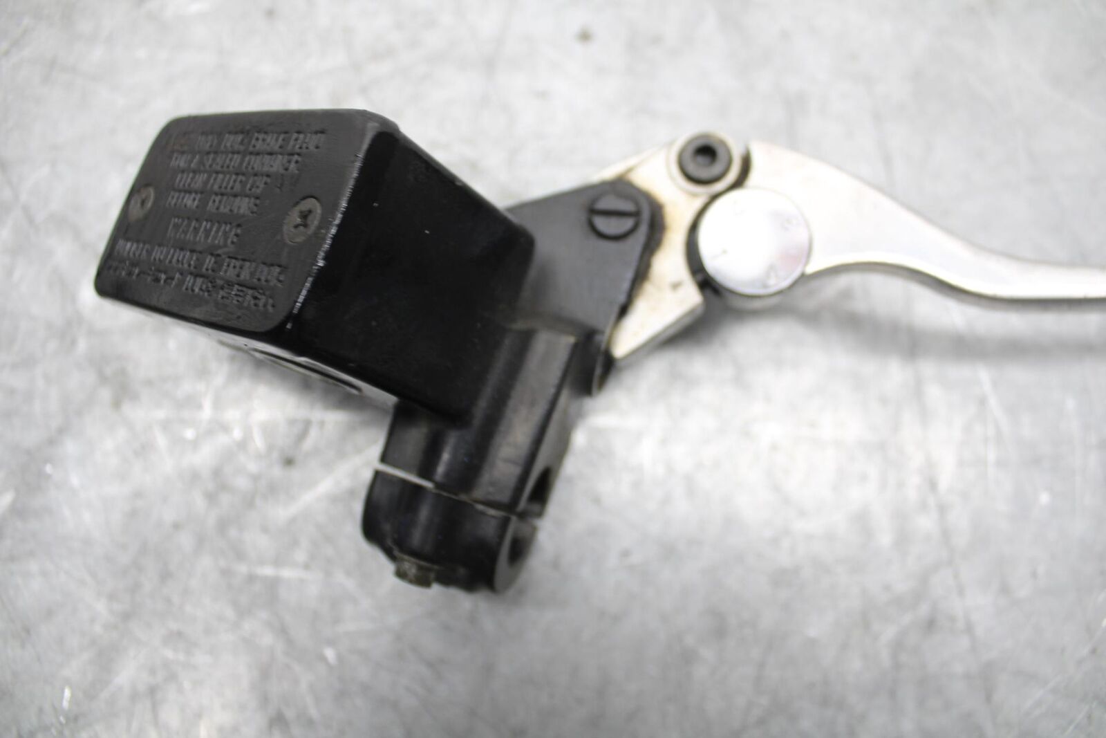 1993 Suzuki GSXR1100W FRONT BRAKE MASTER CYLINDER w/ LEVER BB46