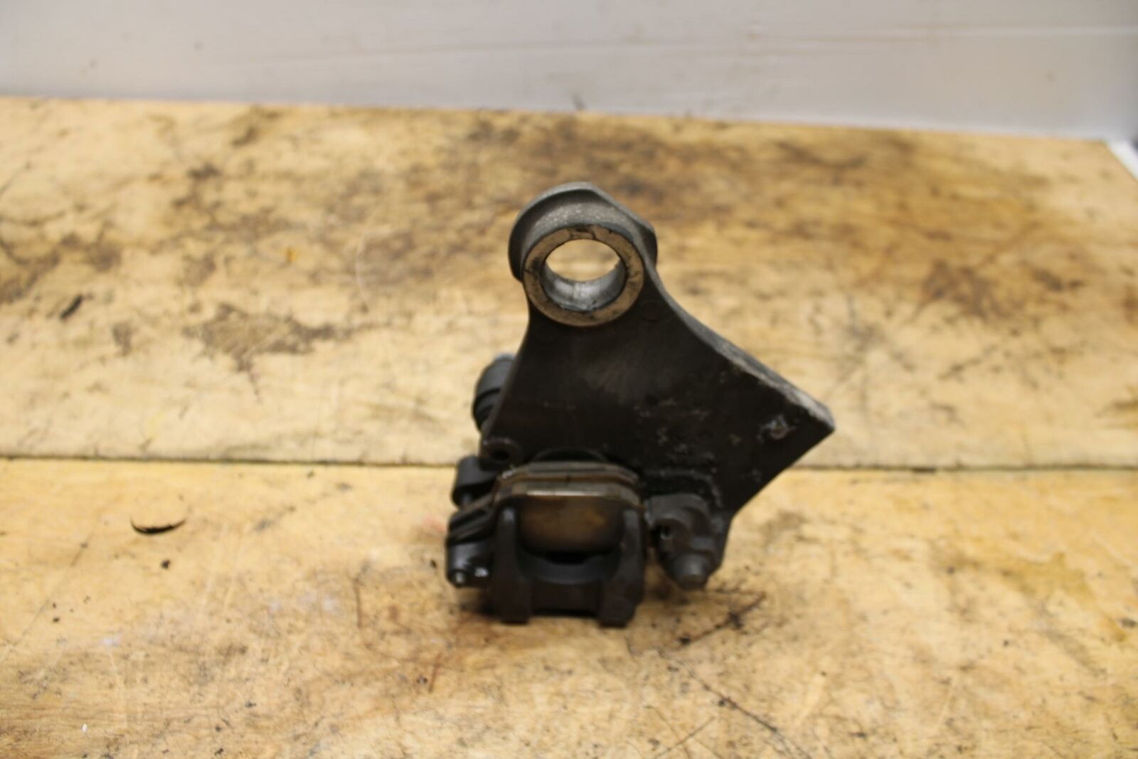 06-15 YAMAHA FZ1 REAR BACK BRAKE CALIPER 5LV-2580W-00-00 BB326