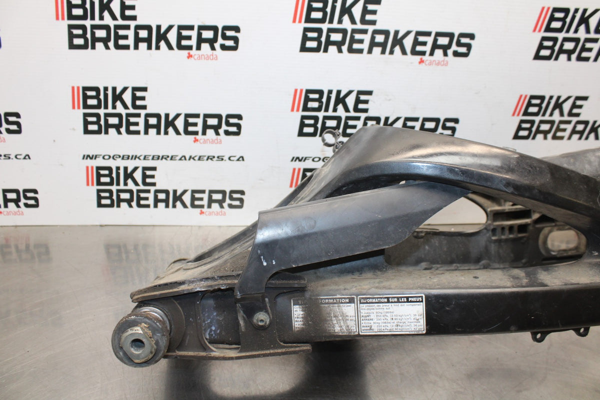05 YAMAHA YZF R6 REAR SWINGARM BACK SUSPENSION SWING ARM BB814