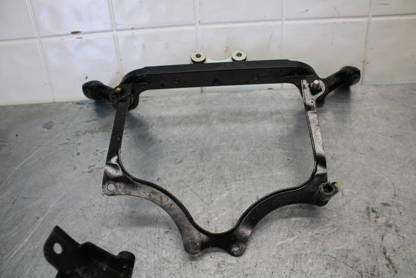 06-07 KAWASAKI NINJA ZX14R UPPER FAIRING MIRROR GAUGES STAY BRACKET bb433