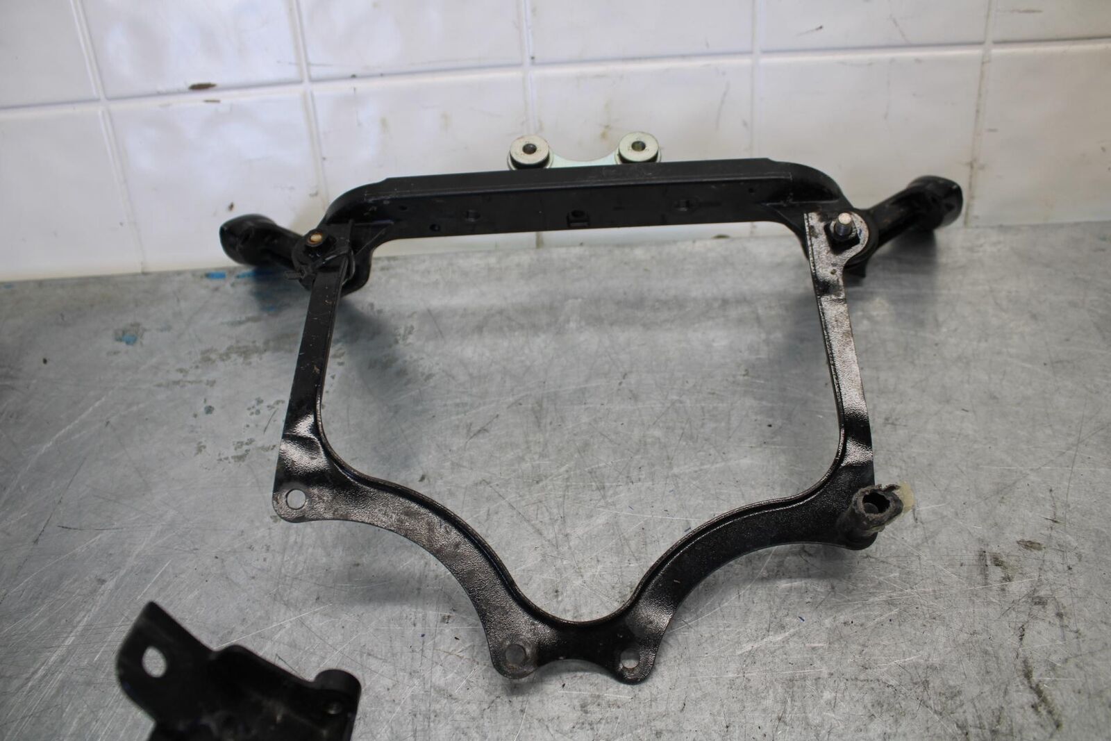 06-07 KAWASAKI NINJA ZX14R UPPER FAIRING MIRROR GAUGES STAY BRACKET bb433