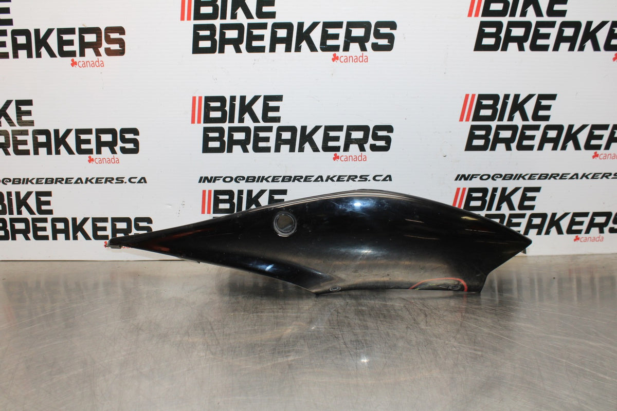 06-07 SUZUKI GSXR 600 LEFT REAR BACK TAIL FAIRING COWL SHROUD BB178