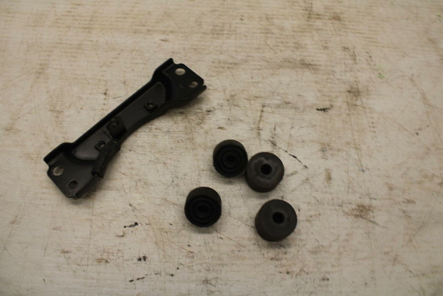 11-12 KAWASAKI NINJA 400 EX400 C GAS TANK FUEL  PETROL RESERVOIR BRACKET BB358