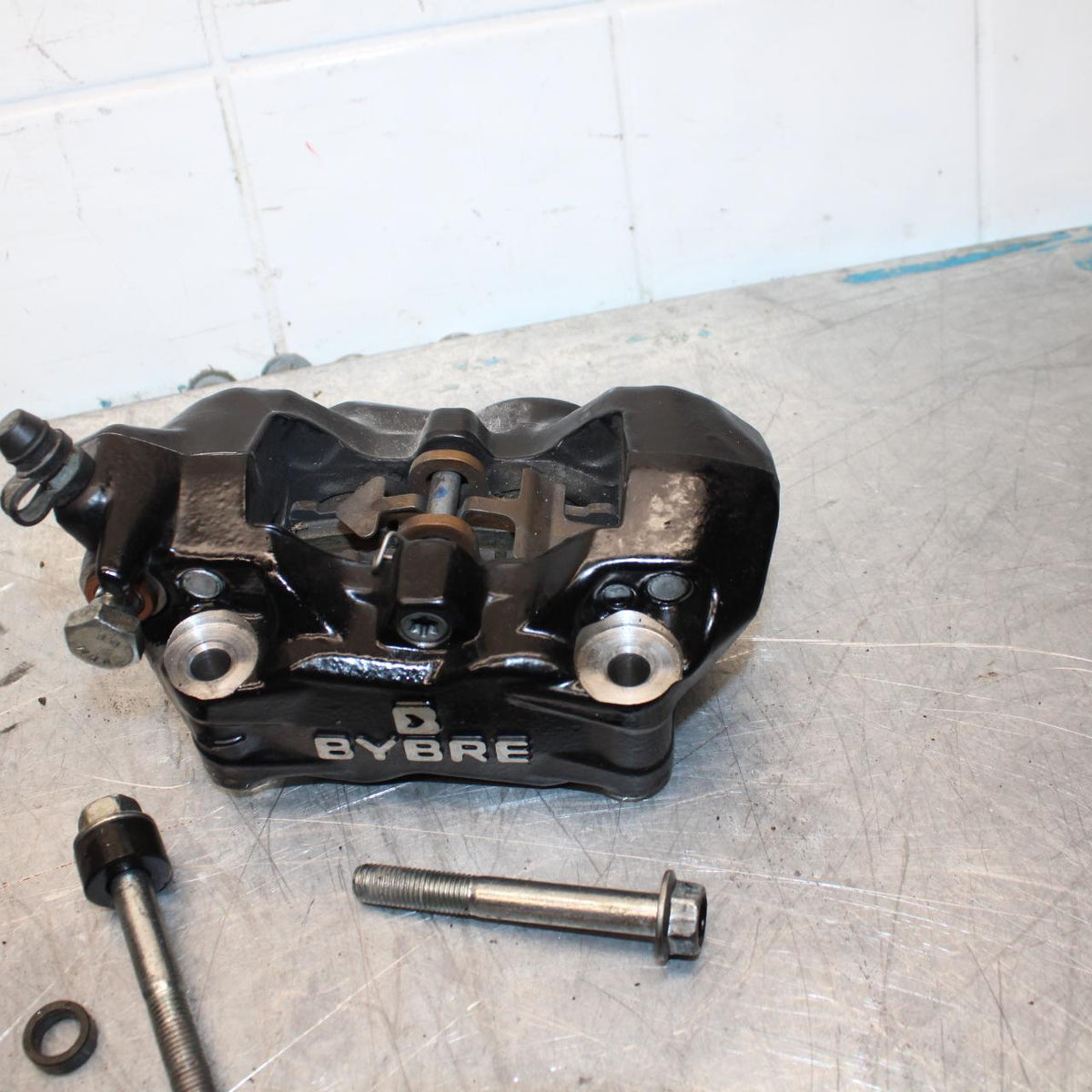 18 KTM RC 390 FRONT BRAKE CALIPER BB442
