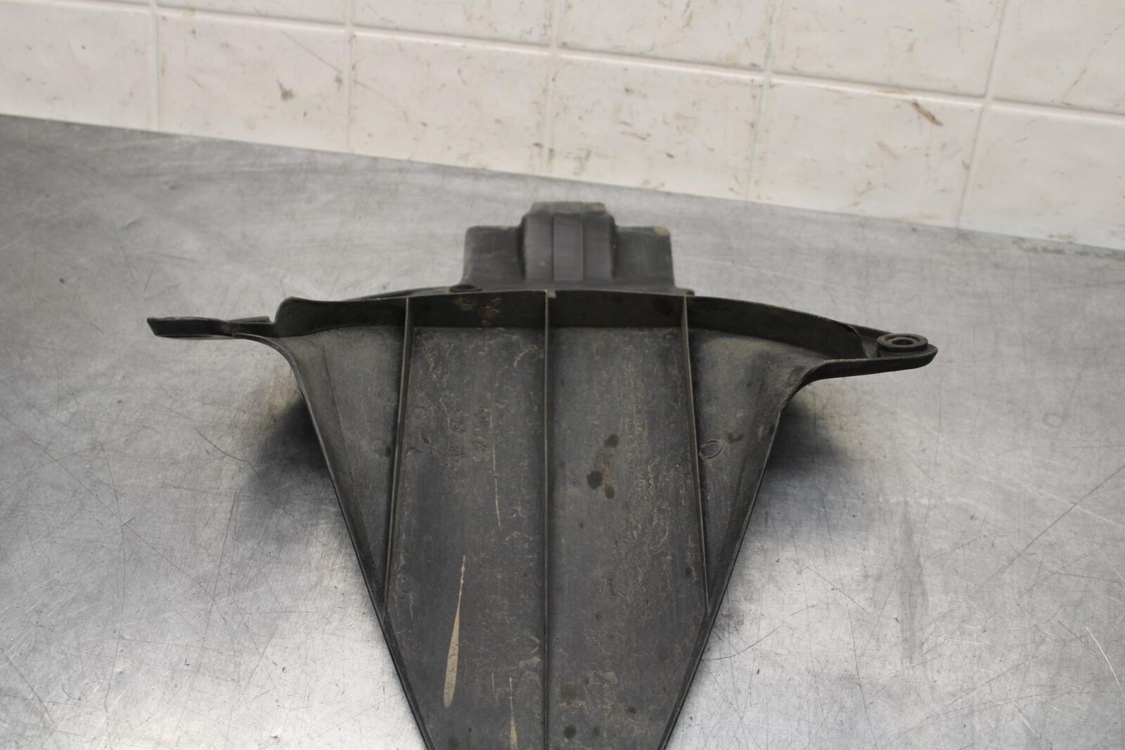 2007 Honda CBR600RR REAR BACK WHEEL TIRE HUGGER FENDER 80120-MFJ-D00 BB596