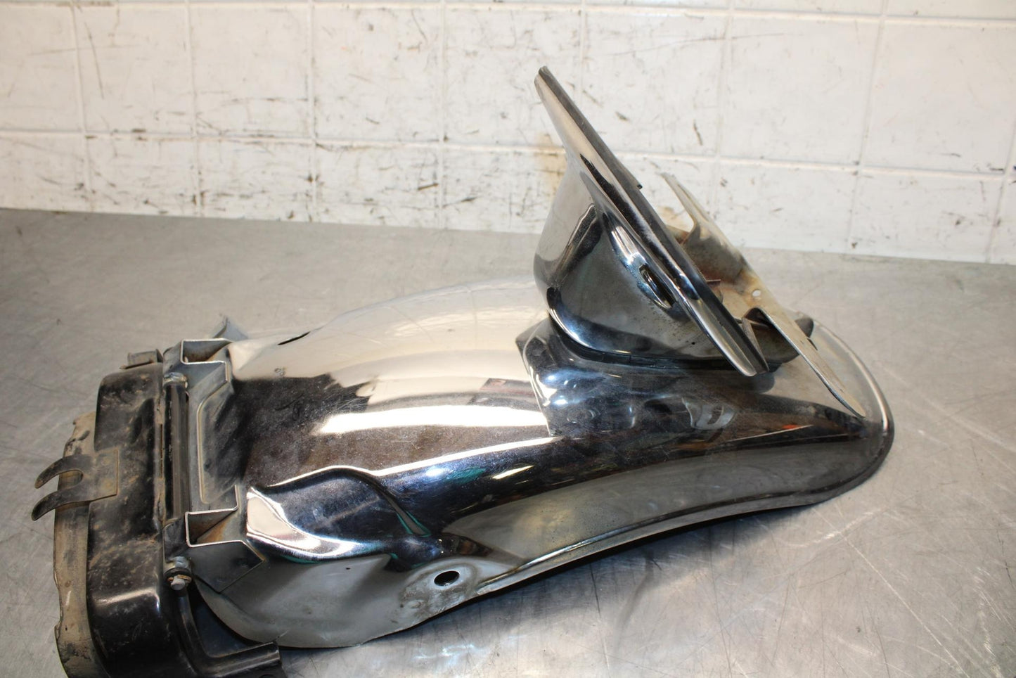 1979 Yamaha XS1100 REAR BACK WHEEL FENDER MUD GUARD 2H7-21613-00-91 BB572