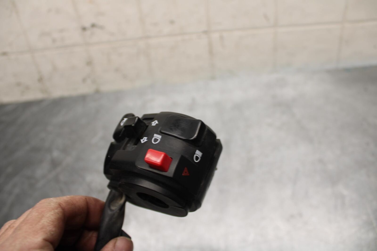 15-17 KAWASAKI EX 650 NINJA  EX 650 ABS LEFT  HANDLE HORN SIGNALS SWITCH  BB494