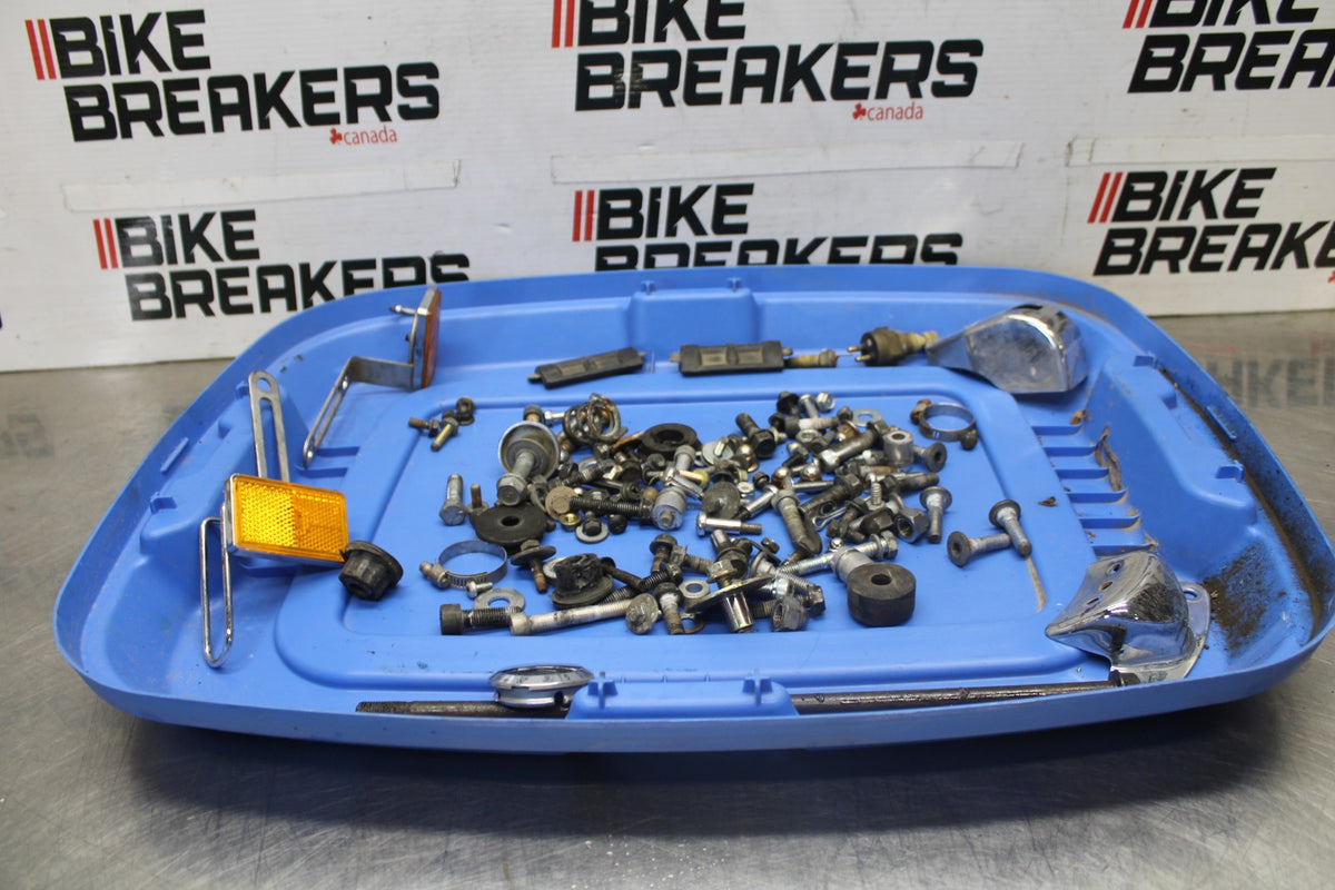 97 KAWASAKI VULCAN 1500 VN1500D CLASSIC MOUNTING BOLTS HARDWARE BB936