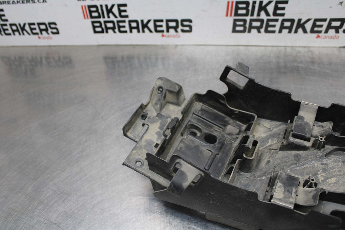 13-15 HONDA CBR500R REAR BACK TAIL UNDERTAIL BATTERY TRAY PLASTIC BB834