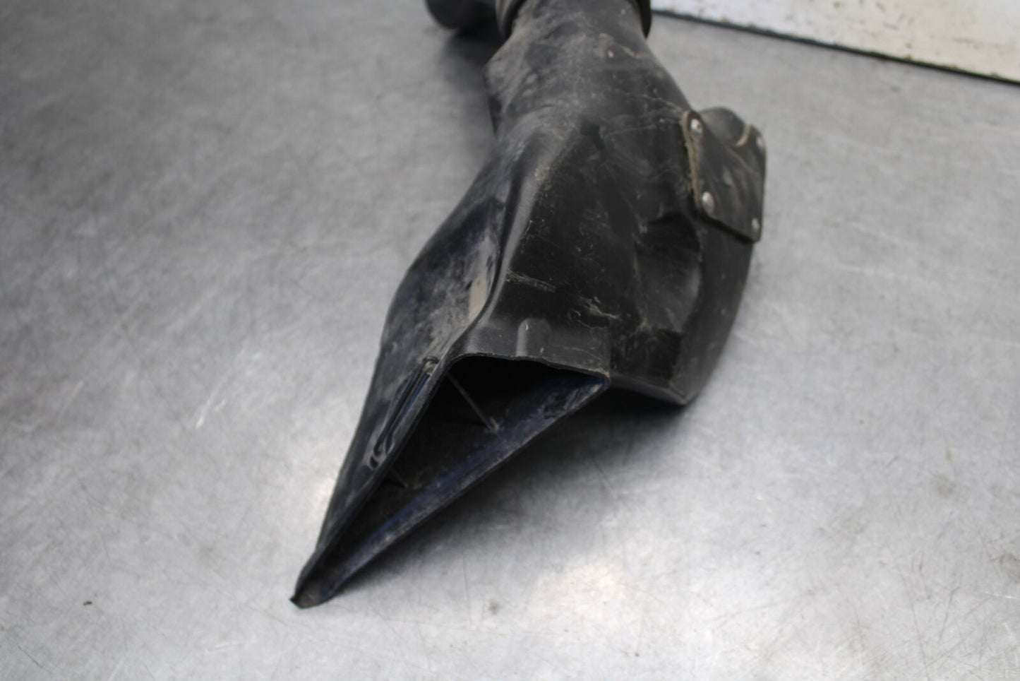 05-06 HONDA CBR600RR LEFT RAM AIR INTAKE DUCT TUBE  BB689