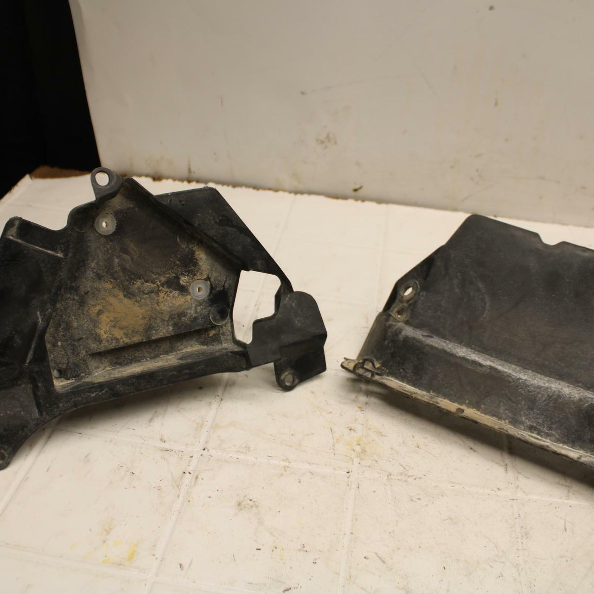 07-08 YAMAHA V STAR 1100 TRAY HOLDER FRAME COVER W/ MUD GAURD BB404