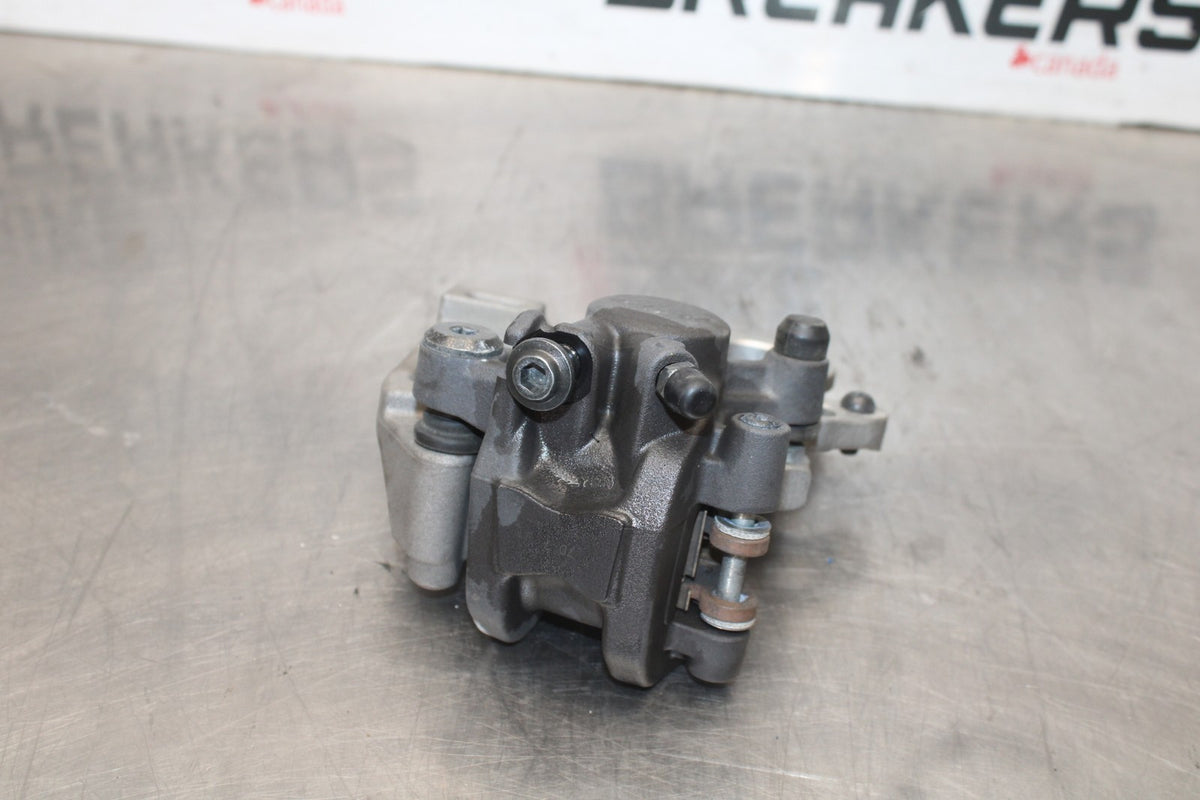 17 YAMAHA YZF R6 REAR BACK BRAKE CALIPER W MOUNT BRACKET BB922