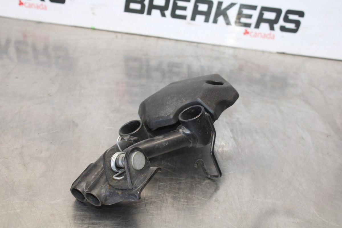24-25 KAWASAKI ELIMINATOR 450 RIGHT FRONT FOOT PEG STEP BRACKET MOUNT BB869