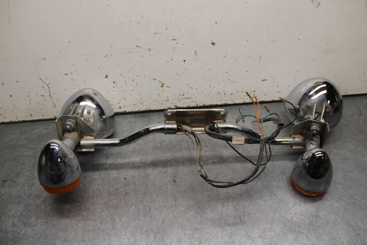 02-04 HONDA VTX1800S FRONT TURN SIGNAL BAR MOUNT & TURN SIGNALS BB712