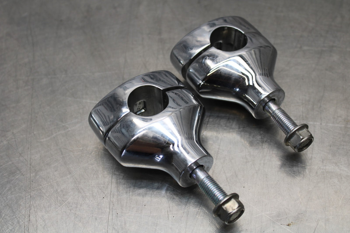 08 KAWASAKI VULCAN 900 HANDLEBAR RISERS BB184