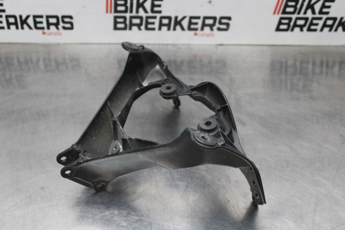 06-07 SUZUKI GSXR600 UPPER FAIRING MIRROR GAUGES STAY BRACKET BB836
