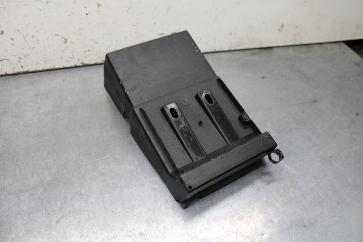 24 KAWASAKI NINJA 500 ABS REAR BACK TAIL UNDERTAIL BATTERY TRAY PLASTIC BB730