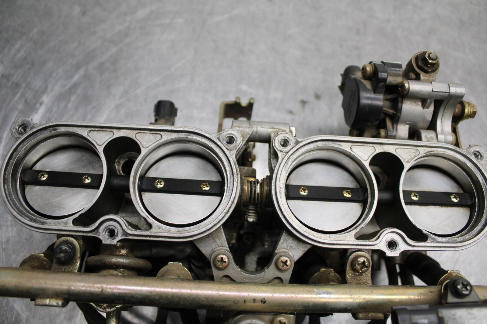 04-05 YAMAHA YZF R1 MAIN FUEL INJECTORS / THROTTLE BODIES BB131