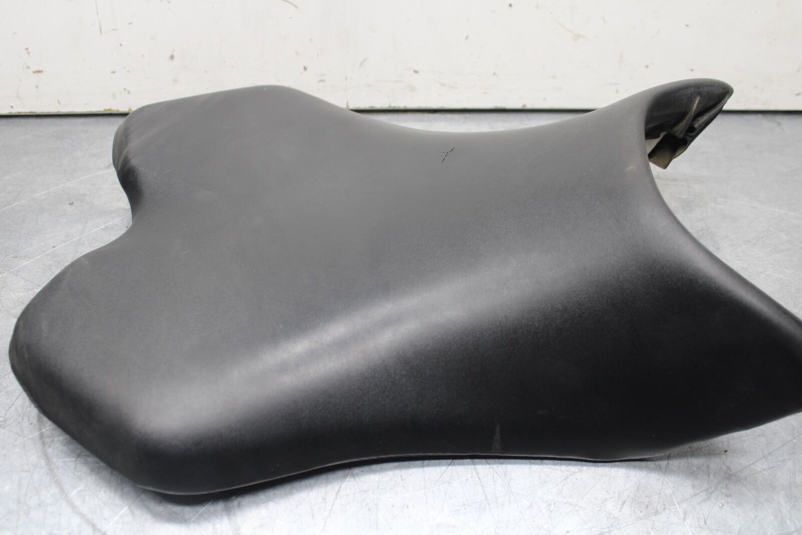 2007 Yamaha YZF R1 FRONT DRIVERS SEAT PAD SADDLE PILLION 4C8-24710-00-00 BB483