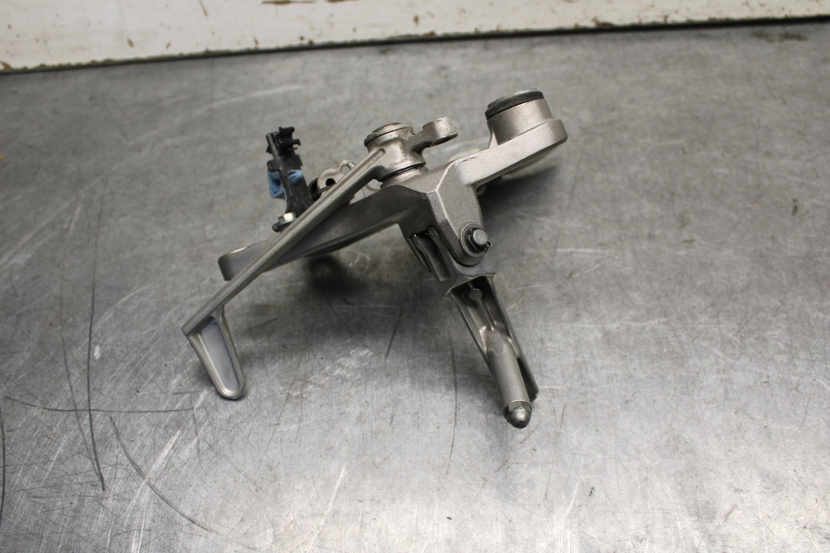 17-21 HONDA CBR1000RR SP RIGHT REARSET REAR SET DRIVER FOOT PEG REST STOP BB681