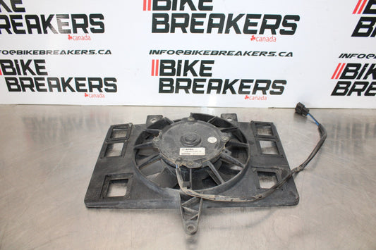 05 TRIUMPH ROCKET III ENGINE RADIATOR COOLING FAN BB186