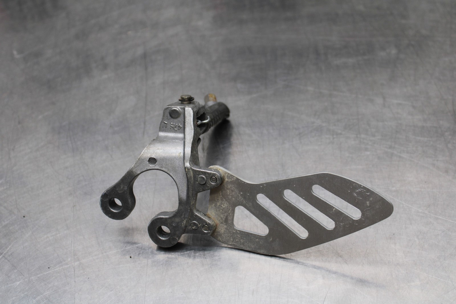 11-22 SUZUKI GSXR 600  LEFT REARSET REAR SET DRIVER FOOT PEG REST STOP BB193