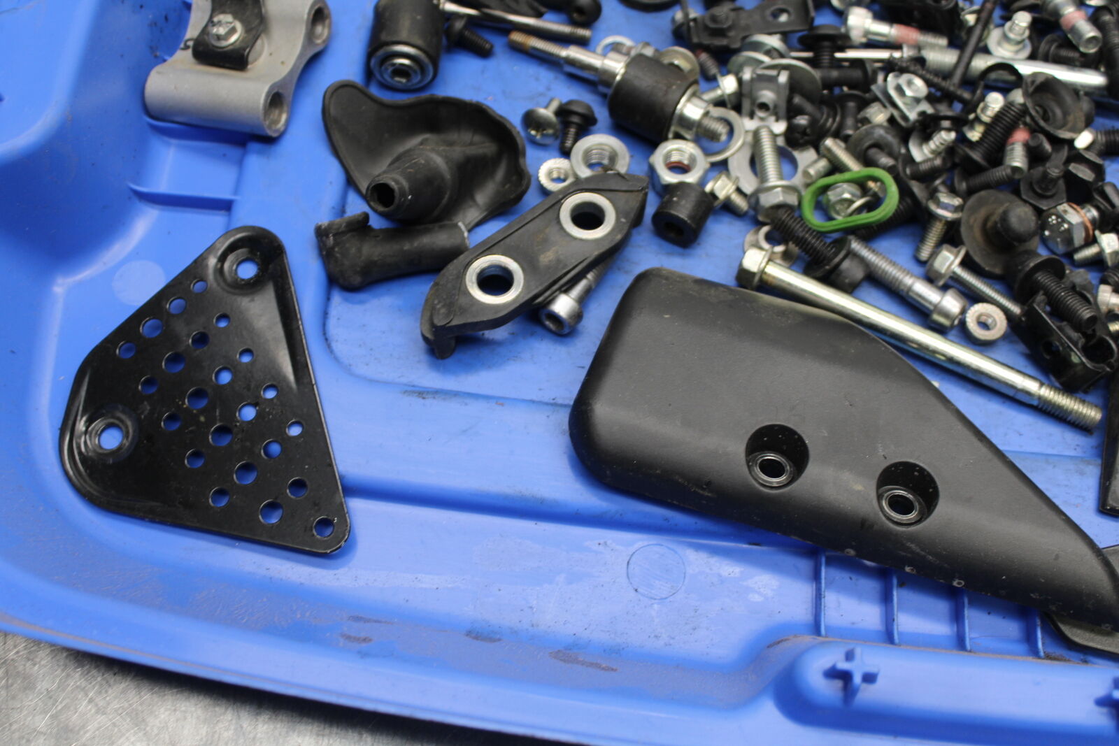 17-24 KTM 390 DUKE MOUNTING BOLTS HARDWARE MOTOR SCREWS BB734