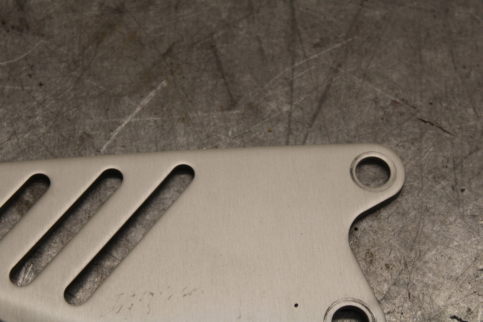 13-18 KAWASAKI NINJA ZX6R RIGHT REARSET REAR SET HEEL GUARD COVER  BB682