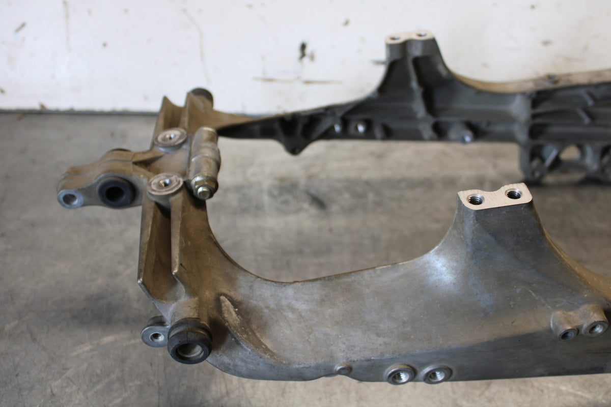 03-04 HONDA CBR600RR REAR SUBFRAME BACK SUB FRAME 50200-MEE-000 BB661