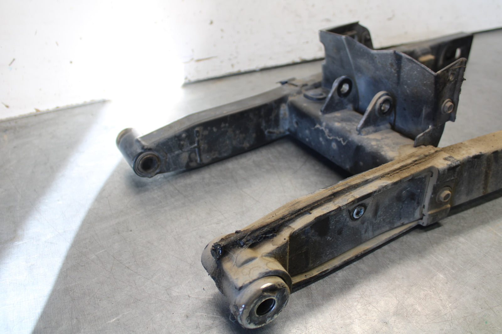 09-15 YAMAHA FZ6R REAR SWINGARM BACK SUSPENSION SWING ARM BB686