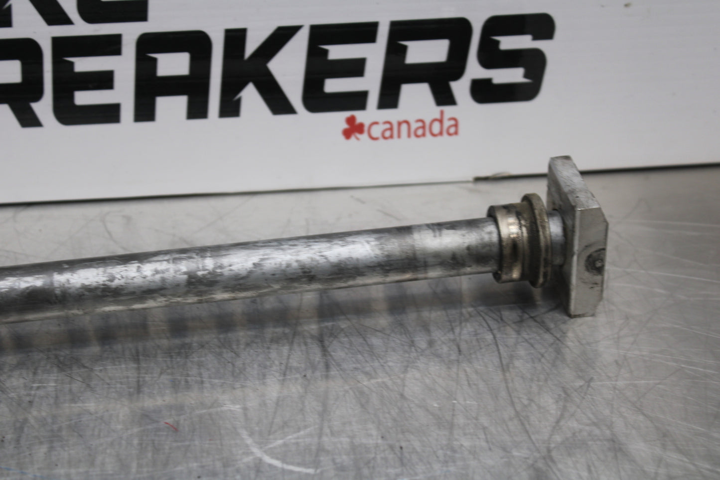 04-05 KAWASAKI NINJA ZX10R REAR AXLE BACK WHEEL RIM PIVOT BOLT AXEL BB163