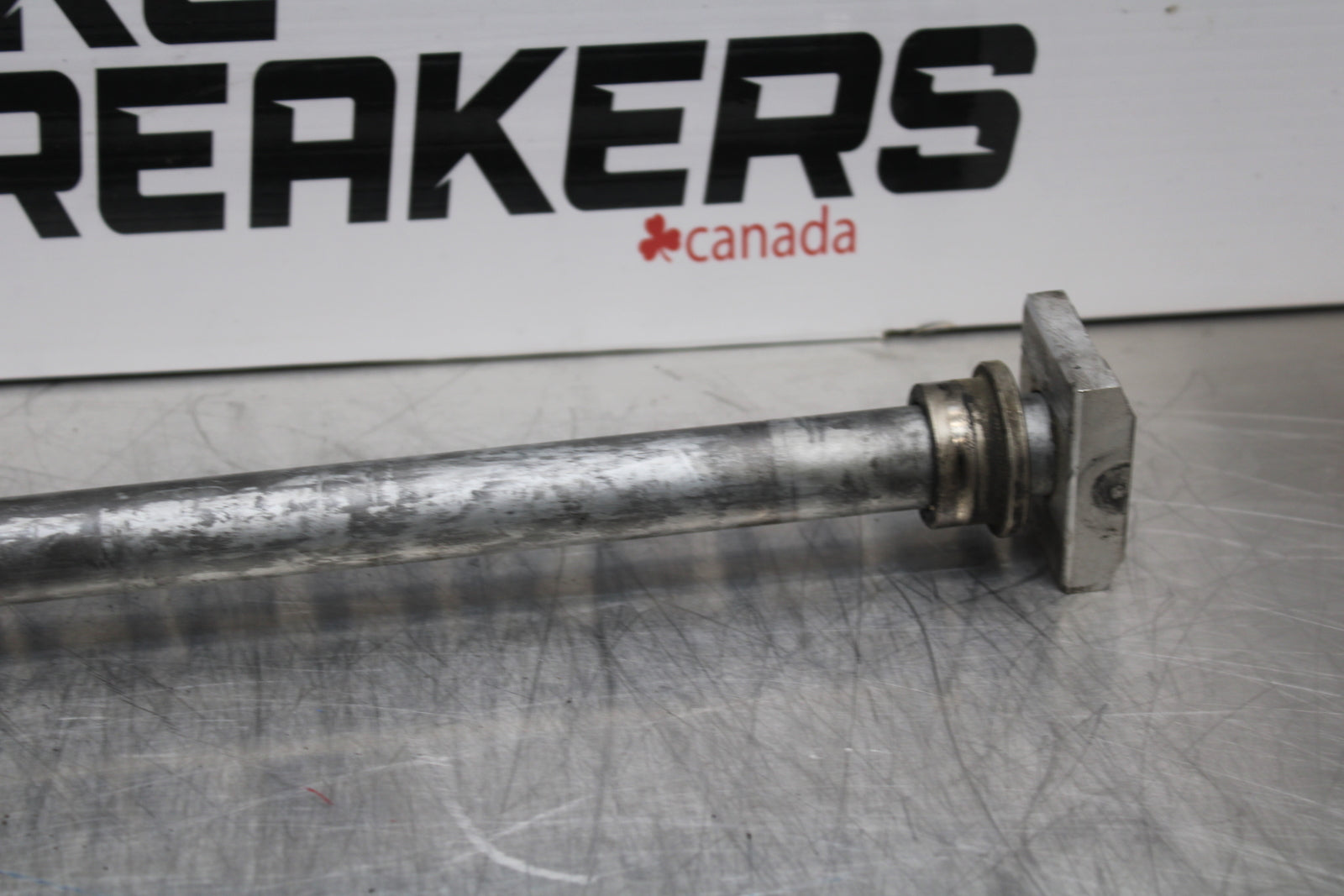 04-05 KAWASAKI NINJA ZX10R REAR AXLE BACK WHEEL RIM PIVOT BOLT AXEL BB163