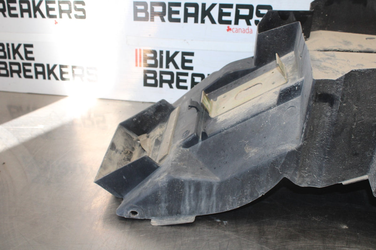 97-00 SUZUKI GSXR600 SRAD REAR BACK TAIL UNDERTAIL BATTERY TRAY PLASTIC BB921