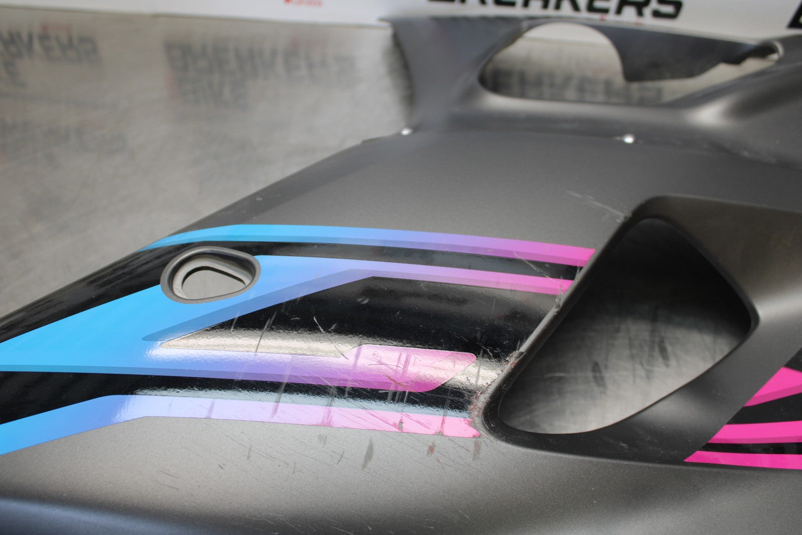 22-25 YAMAHA YZF R7 RIGHT MID UPPER SIDE FAIRING COWL BB182