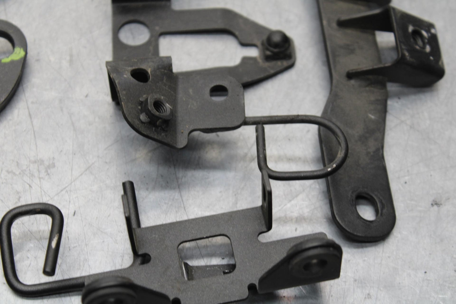 20 KAWASAKI Z400 ER400 ABS ENGINE MOUNT MOTOR BRACKET BB586