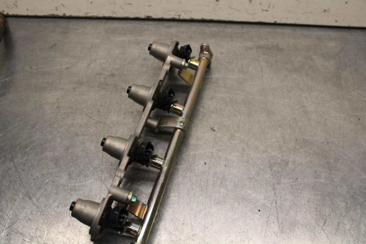 03-04 HONDA CBR600RR MAIN FUEL INJECTORS / THROTTLE BODIES BB628