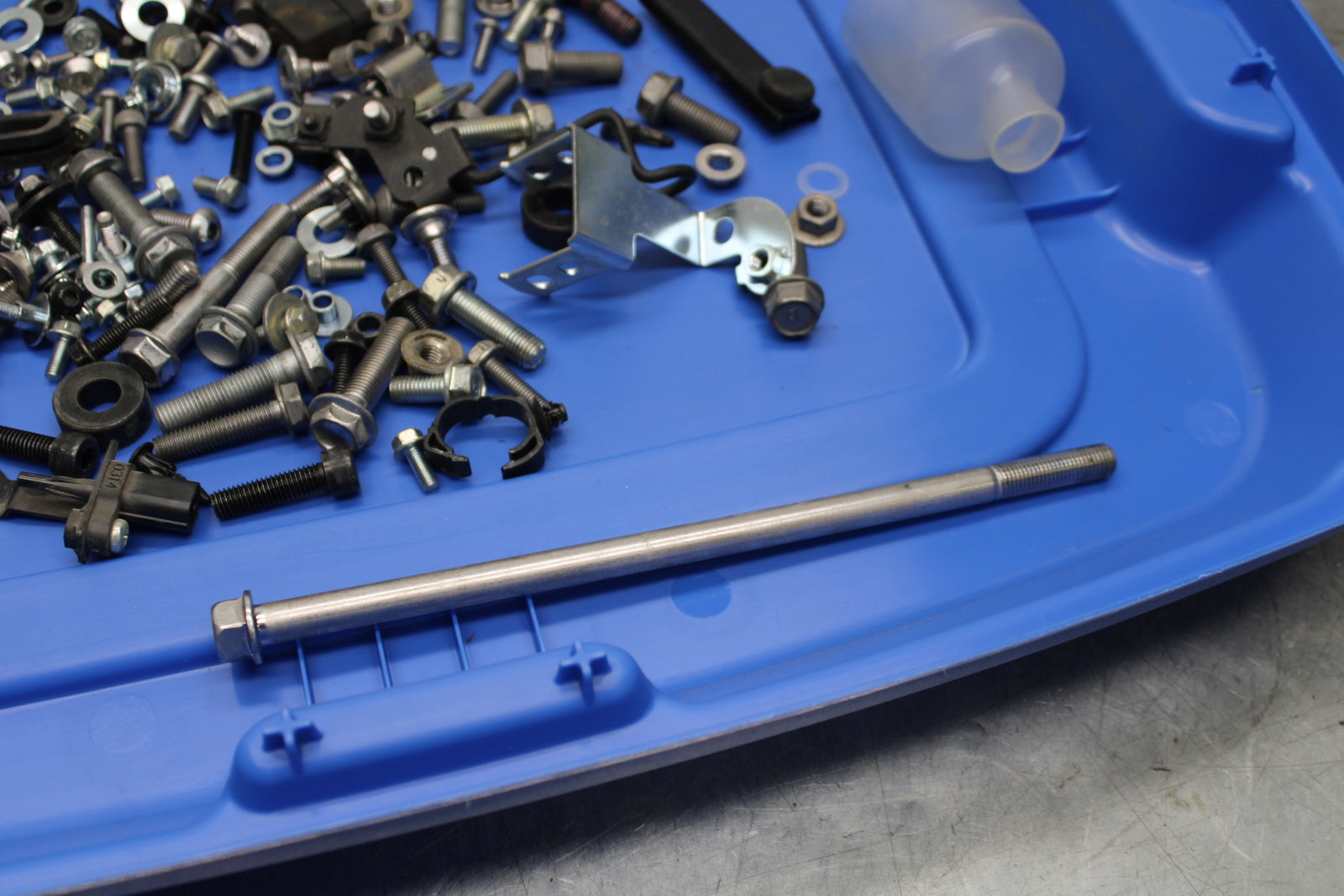 24 KAWASAKI NINJA 500 ABS MOUNTING BOLTS HARDWARE MOTOR SCREWS BB730