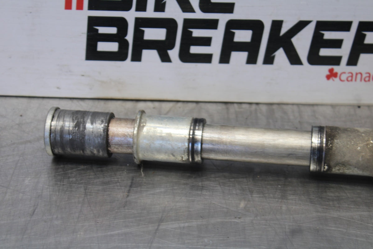 08 KAWASAKI VULCAN 1600 VN1600D NOMAD FRONT WHEEL RIM AXLE PIVOT BOLT BB904