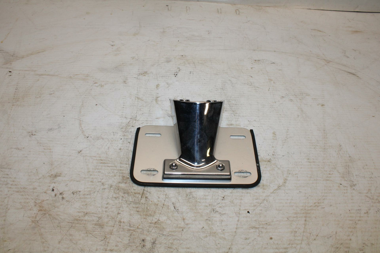 05-09 SUZUKI BOULEVARD C90 LICENSE PLATE HOLDER BB357